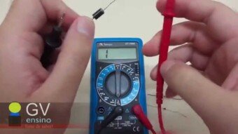 Aula 21 – Teste de Diodo: Testando o diodo com um multimetro